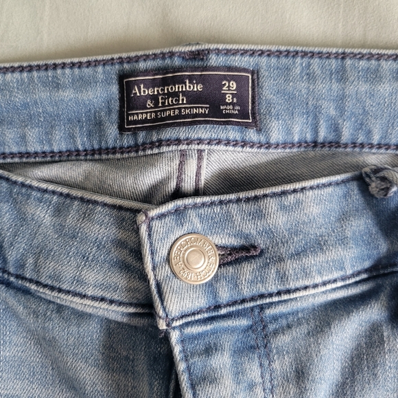 A&F super skinny 8R light wash blue jeans - Picture 3 of 6